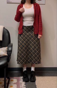 Maroon Plaid Skirt, Maroon Maxi Skirt Outfit, Red Pattern Skirt Outfit, Long Red Plaid Skirt Outfit, Red Dark Academia Outfit, Red Skirt Outfit Aesthetic, Pattern Skirt Outfit