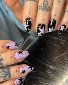 Music Nails Acrylic, Purple Grunge Nails, Purple Nails With Stars, Purple And Black Nail Ideas, Purple And Black Nails Designs, Purple Goth Nails, Nail Designs Grunge, Olivia Rodrigo Nails, Trendy Black Nails