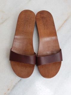 Sandals Ideas, Sandal Kulit, Shoes Inspiration, Indian Shoes, Shoe Making, Wooden Sandals, My Shoes, Crazy Shoes, Style Outfits