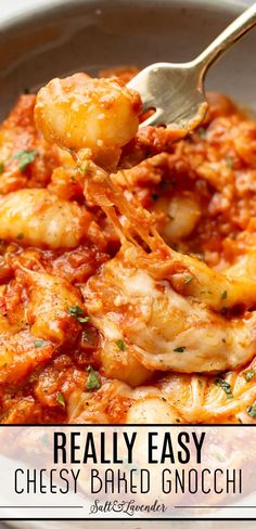 a fork with gnocchi and text overlay that reads really easy cheesy baked gnocchi Gnocchi Pasta Recipes, Easy Gnocchi, Cozy Dinners, Marinara Recipe