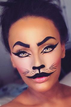 @LoSchussler Beautiful Halloween Makeup, Make Up Diy, Makeup Zombie, Cat Halloween Makeup, Halloweenský Makeup, Halloween Make-up Looks, Cute Halloween Makeup, Halloween Makeup Diy