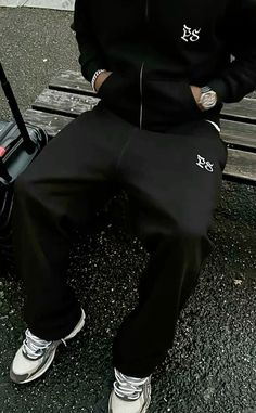 Black Sweatpants Outfit, Tracksuits For Men, Hoodie Outfit Men, Trendy Boy Outfits, Oversized Tees, Streetwear Essentials