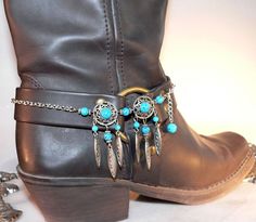 bridal boot jewelry | shoe bracelet with dream catchers Shoe Bracelet, Mode Country, Cowgirl Boots Wedding, Heel Spur, Cowgirl Wedding, Bling Heels, Jewelry Western, Bridal Boots