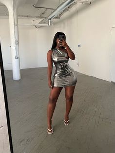 Silver Dress Outfit, Video Dress, Life Pics, Silver Metallic Dress, Silver Outfits, Cute Birthday Outfits, Dress Bag, Hip Skirt, Metal Clothing