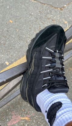 Nike Air Max 95 Outfit, Nike Tn Shoes, Airmax 95, Shoe Wishlist, Streetwear Fits, Shoe Inspo, Hip Hop Outfits, Looks Street Style, Aesthetic Shoes