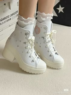 Outfits Aesthetic Coquette, Dr Mundo, Cute Converse Shoes, Coquette Kawaii, Cute Converse, Dr Shoes, Pretty Shoes Sneakers, Kawaii Shoes, Aesthetic Coquette