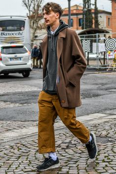 Mens Fashion Edgy, Mens Fashion Urban, Brown Pants, Men Street, Men Fashion Casual Outfits, Streetwear Men Outfits, Fashion Weeks, Mode Inspo, 가을 패션