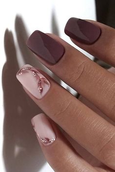 Fall Winter 2023 Nail Trends, Nails Acrylic Round Design, 2023 Dip Nail Trends, Fall Bridesmaid Nails, January Nail Colors, Most Beautiful Nails, Simple Wedding Nails, January Nails, Purple Nail