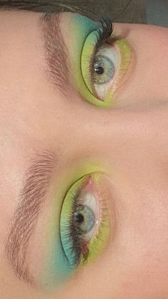 70s Dramatic Makeup, Fun Colorful Eye Makeup, Easy Colourful Eye Makeup, Blue And Green Makeup Looks, Fun Eyeshadow Looks Colorful, Fun Makeup Ideas Colorful, Fun Eye Makeup, Fun Eyeshadow Looks