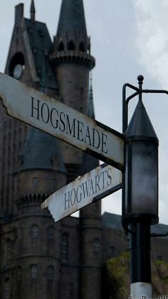 the street signs are clearly visible for us to see in this photo, and it's not far from hogwarts castle