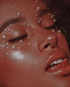 Pearl Rave Makeup, Golden Mermaid Makeup, Pearl Makeup Looks Editorial, Gold And Pearl Makeup, Wet Makeup Look Editorial, Ocean Pearl Aesthetic, Ethereal Pearl Makeup, Face Gem Placement, Pearl Skin Makeup