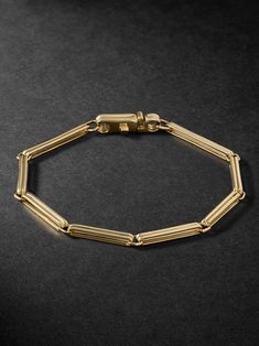 Fernando Jorge's 'Sync' collection is highly influenced by jewellery from the '70s and this bracelet has a definite vintage charm. It's features interlocking 18-karat gold links and an oversized push clasp fastening. Gold Bracelet Men, We Are Golden, Vintage Gold Bracelet, Jewelry Gift Guide, Mens Gold Bracelets, Bracelet Men, Gold Bracelets, Men Ring, Fine Jewelry Bracelets