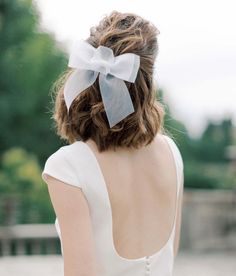 ✨The prettiest hair accessories @nea.milano ✨ #yqr #yqrhair #yychair #weddinghair #inspiration #love #wedding #gradhair #promhair #nychair #aushair #lahair #weddinginspiration #bridal #bridehair Nordic Wedding, Organza Bow, Bow Hairstyle, Peinados Fáciles Para Cabello Corto, Bridal Comb, Bride Hair Accessories, Wedding Bows, Bridal Hair Accessories, Dream Wedding Dresses