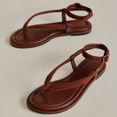 Everlane The Endless Summer Sandal - New Without Box - Women's Size 7 Us - Insole Length Approx 9.5" - Brown - A Rich Shade Of Dark Brown - Adjustable Ankle Straps - Leather Upper The Endless Summer Sandal Is Sleek And Comfortable. It Features A Leather Thong With Adjustable Ankle Straps And A Metal Buckle Closure. This Is The Summer Essential For Dressing Up Or Dressing Down With A Breezy Summer Dress, Denim Bottoms, And Everything In Between. About @Yourfavourite: - Shipping Same Day Or Next D Brown Flat Sandals For Everyday, Brown Flat Everyday Sandals, Everyday Flat Brown Sandals, Brown Toe Post Sandals For Everyday, Everyday Brown Flat Sandals, T-strap Sandals For Everyday Summer Wear, Everyday Summer T-strap Sandals, Dark Brown Sandals, The Endless Summer