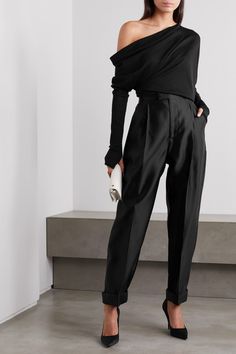 Modern Date Night Outfit, Evening Glam Outfits, Luxury Chic Black Long Sleeve Top, Chic Black Knit Top, Chic Black Knit Sweater, Tom Ford Fashion Woman, Monochromatic Black Outfit, Edgy Wedding Guest Outfit, Luxury Elegant Black Knit Top