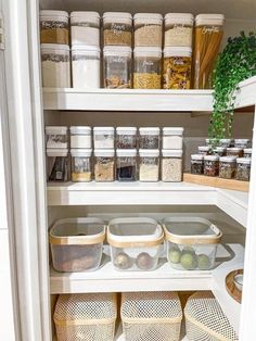 pinterest pantry organization Kitchen Renovation Diy Ideas, House Organisation, Diy Kitchen Renovation, Kitchen Organization Pantry, Kitchen Organization Diy