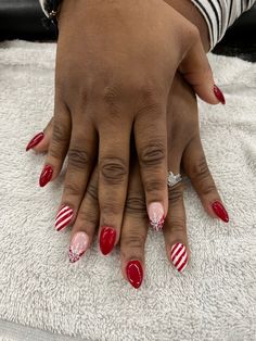 Christmas Nails For Black Women, Christmas Nails On Black Women, Winter Nails Black Women, Holiday Nails 2022, Short Red Nails, Christmas Nail Designs, Heart Nails