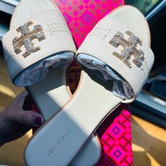 Nwt Tory Burch - Everly Slide Stetson Soft - Dulce De Leche Crystal Gold Size 9 Brand New!! Tory Burch Sandals Outfit, White Tory Burch Sandals, Tory Burch Miller Sandals, Tory Burch Heel Sandals, Tory Burch Sandals Sparkly, Tory Burch Flats New, Tory Burch Flip Flops, Tory Burch Sandals, Cute Workout Outfits