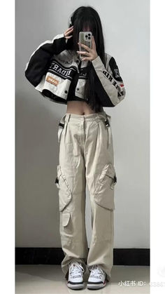 Korean Streetwear, Cargo Pants Outfit, Tomboy Outfits, Tomboy Style Outfits, Baggy Pants, Tomboy Fashion, Korean Street Fashion