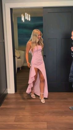 Pink Prom Dresses Aesthetic, Split Prom Dresses, Prom Dresses Long Pink, Cute Homecoming Dresses, Strapless Evening Dress, Stunning Prom Dresses, Pink Prom