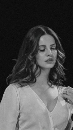 Lana Del Try Wallpaper, Women Pfp Aesthetic, Lana Del Ray Wallpapers, Lana Del Rey Aesthetic Wallpaper Vintage, Lana Aesthetic Wallpaper, Lana Wallpaper Aesthetic, Lana Del Ray Wallpaper Aesthetic, Aesthetic Lana Del Rey Wallpaper, Wallpaper Lana Del Rey Aesthetic