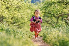 Spring Sunshine, Happy Children, Helping Other People, People Photography, Kind Heart, Photography Photos, Life Images, Money