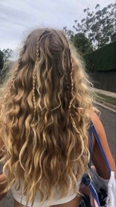 Curly Curtain Bangs Long, Rush Hairstyles, Summer Updo, Girly Hair, Bohemian Hair, Work Hair, Softball Hairstyles