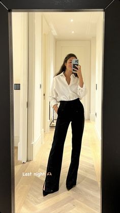 Solicitor Outfit, Sales Women Attire Work Outfits, Feminine Formal Outfits, New York Office Outfit, Vest Business Casual Women, Women In Finance Outfits, Women Button Up Shirt Outfit, Button Down Work Outfit, Lawyer Outfit Women Professional Attire