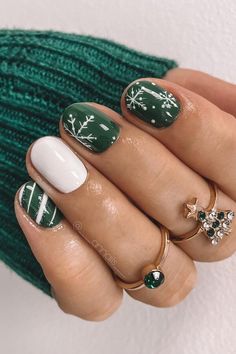 60+ Festive Short Christmas Nails [2024] For A Sparkle And Glam Look Gel Nail Art Winter, December Nails Simple Short Square, Fun Christmas Nails Short, Christmas Gel Nail Ideas For Short Nails, Christmas Nails Really Short, Short Christmas Nails 2023, Crismas Nails Simple, Crismas Nails 2023, Nail Art Crismas