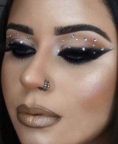 Rhinestone Placement Makeup, Gem Makeup, Occasion Makeup, Eve Makeup, Holographic Makeup, Black Eye Makeup, New Years Eve Makeup, Makeup Soft, Purple Eye Makeup