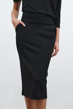 Quoi Porter, Black Minimalist, Into The Night, Black Pencil Skirt, Pencil Skirt Black, Black Midi, Summer Clothing, Winter Clothing, Fitted Skirt