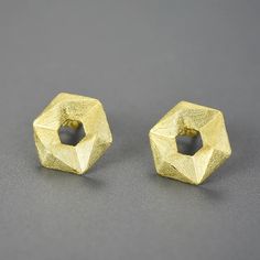 Vintage Stone Stud Earrings: Wholesale Natural Fine Jewelry Stone Stud Earrings, Eco Jewelry, Stone Studs, Plate Size, Circle Earrings, Gold Earrings Studs, Gold Studs, Sophisticated Style, Geometric Design