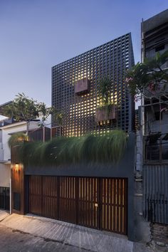 an instagram page with a house and palm trees on the roof that is covered in grass