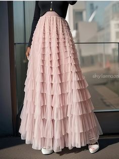 Tulle Skirt Casual, Rok A Line, Cool Summer Palette, Pola Rok, Dress Designs For Stitching, Dresses And Jackets, High Waisted Pants Outfit, Gonna In Tulle, Pink Tulle Skirt