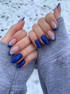 Glamorous and Cute Christmas Nails #christmasnails #winternails #novembernails [classy christmas nails, burgundy nail designs, november nail designs, christmas gel nails, red vevlet nails, november nails ideas, trendy christmas nails, simple winter nails, christmas nails] ***photos not mine, DM me for credit! 🎄❤ Nail Inspiration January, Nails For Christmas Blue, Simple Short Nail Designs Christmas, Christmas Nails New Years, Winter Nails Christmas Simple, Winter Nails Not Christmas, Winter Nail Gel Ideas, Winter Blue French Tip Nails, Non Christmas Winter Nails