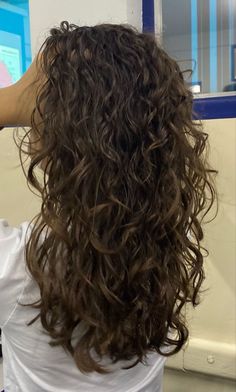 Cabello Afro Natural, Haircut Inspo, Layered Curly Hair, Curly Hair Photos, Wavy Haircuts, Haircuts For Curly Hair, Wavy Curly Hair