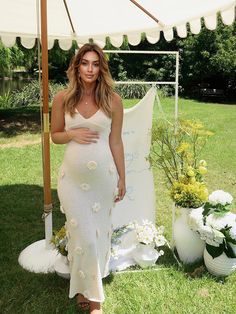 Momyknows White Halter Neck Backless 3D Flowers Crochet Mermaid Bodycon Elegant Baby Shower Maternity Maxi Dress Form Fitting Maternity Dress, Maternity Picture Dress, Baby Shower White Dress, Fall Fashion Maternity, Summer Baby Shower Dress For Mom, Baby Shower Dress White, Baby Shower Pregnancy Outfits, Tea Party Maternity Dress, Maternity Onesie Outfit