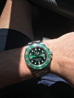 [Rolex] My New Submariner 116610LV - Hulk Rolex Hulk, Rolex Submariner Green, Rolex Green, Top Watches For Men, Mens Bling, Rolex Sea Dweller, Hipster Mens Fashion