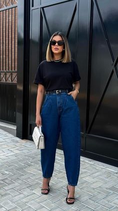 Mom Classy Outfits, Classy Cookout Outfit, Easy Chic Style, Casual Outfit Inspo Simple, Cute Casual Outfits For Winter Jeans, Look Chic Elegante, Black Jean Outfits For Women, Look Casual Chique, Casual Chic Outfit Ideas