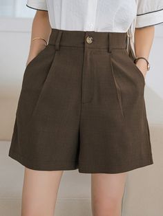 DAZY High Waist Slant Pockets Tailored Shorts | SHEIN USA Spring Shorts, Tailored Shorts, Brown Shorts, Shorts Casual, Chic Woman, Shorts With Pockets, Casual Outfit, High Waisted Shorts, Plus Clothing