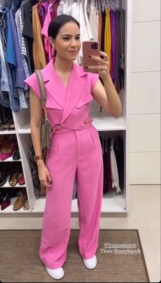 Look Rose, Elegant Dresses Classy, Fashion Tops Blouse, Elegante Casual, Looks Chic, Work Looks, Feminine Outfit, Wardrobe Style, Colourful Outfits