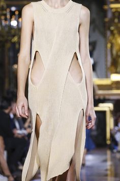 // Stella Mccartney S/S 2015 Wife Style, Knitwear Inspiration, Rihanna Style, Tennis Fashion, Knitwear Fashion, How To Purl Knit, Knitwear Design, Brown Fashion, White Fashion