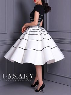 Lasaky - Sophisticated Midi Dress with Square Neckline and Striped Design Dress With Square Neckline, Chique Outfits, Elegant Midi Dresses, Elegant Dresses Classy, Elegante Casual, Classy Dress Outfits, Black And White Dress, Elegant Dresses For Women, Striped Midi Dress