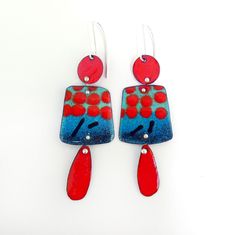 Enamel Earrings - These bright and swingy earrings display a multitude of contrasting colors: bright flame orange pops against a background of cool teal and blue. Enameled in various techniques and joined together with drawn Argentium silver, they hang from Argentium ear wires. Enamelled Jewellery, Pottery Earrings, Shrinky Dink Earrings, Enameling Jewelry, Shrink Plastic Jewelry, Paper Jewellery, Earrings Display, Homemade Earrings, Earring Styles