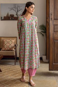 Floral Print Suit, Dress Design Ideas, Passion Flowers, Party Wear Dress, Designer Kurti Patterns