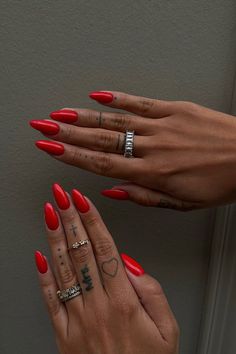 It's very likely that you already own a bottle of 2024's most popular mani shade because red nail polish has never not been a classic. 📸 md_ongles Fake Gel Nails, Red Summer Nails, Bright Red Nails, Kutek Disney, Red Acrylic Nails, Nagel Tips, Red Nail Polish