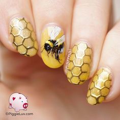 Nail Room Ideas, Opal Nails, Chrome Nail Art, Nail Room, Yellow And Black, Queen Bee, Chrome Nails