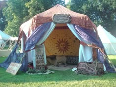 Fortune Teller Tent, Grey Aliens, Fortune Tellers, Hippie Aesthetic, Happy Hippie, Hippie Life, Hippie Vibes