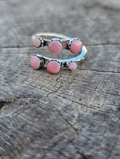 Wrap your finger in the beauty of the ocean with our Six Shell Wrap Around Ring. Made with six stunning pink conch shells, this ring brings the calming and soothing energy of the sea to your everyday look. Perfect for anyone who loves beachy vibes and unique jewelry. Wrap Around Rings, Conch Shell Jewelry, خواتم خطوبة, Wrap Around Ring, Western Rings, Conch Shells, Pink Stone Rings, Beachy Vibes, Dope Jewelry