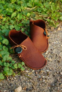 Light Elf, Earthing Shoes, Art Du Cuir, Handmade Moccasins, Elf Fairy, Earth Shoes, Brown Leather Shoes, Shoes Handmade